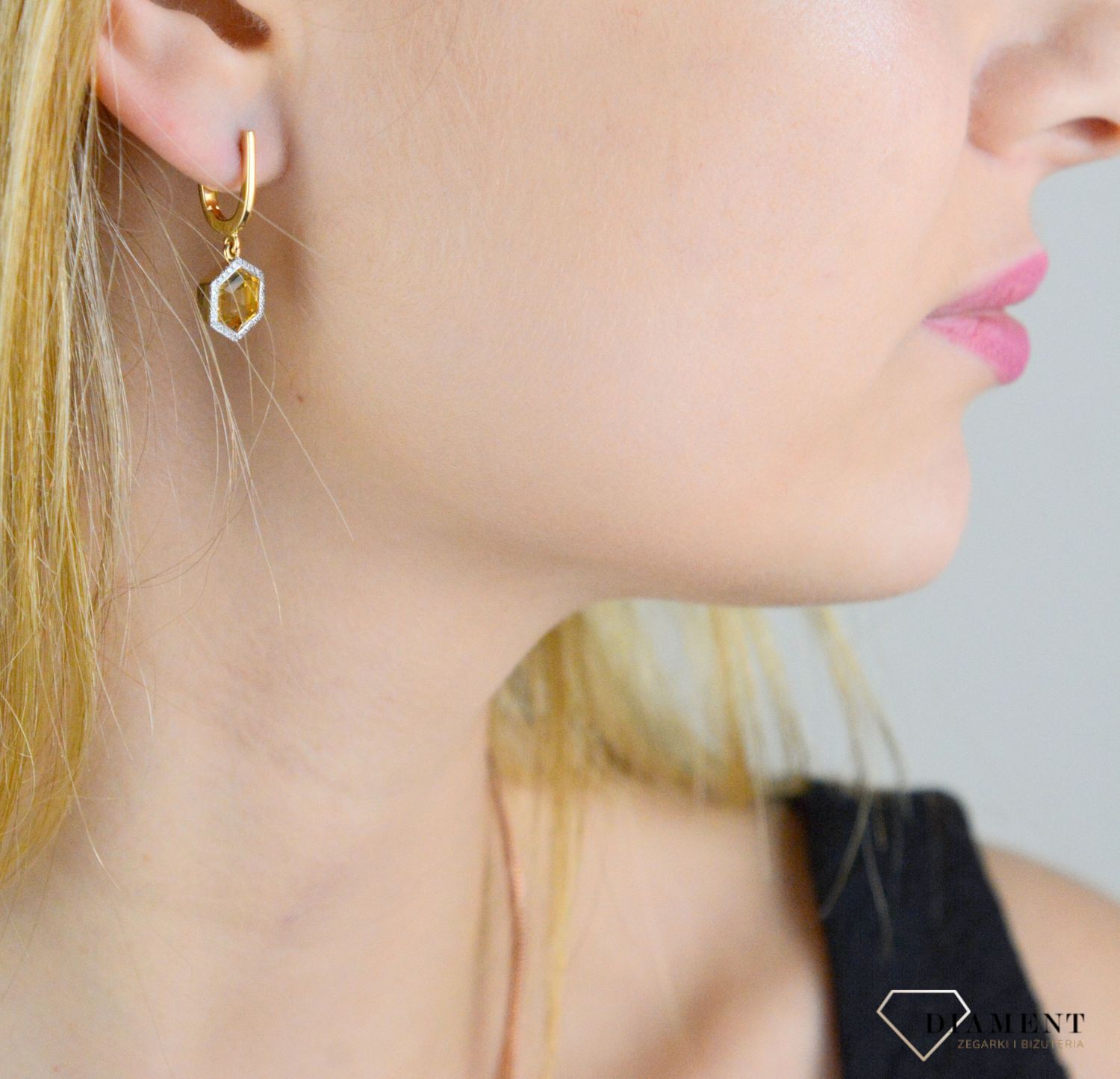 Kolczyki złote damskie 585 diamenty z kamieniem naturalnym Cytryn 0,13ct E84152Y A CT. Biżuteria z diamentami. Kolczyki damskie z diamentami. Złote kolczyki z diamentami i cytrynem. Kolczyki damskie z diamentami. Kolczyki zł.jpg